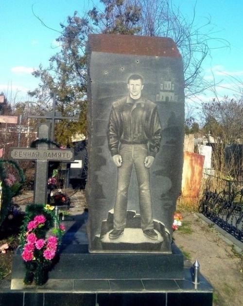 Здесь лежит уважаемый пацан: могилы криминальных авторитетов из 90 х. 01