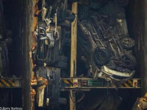 А сейчас мы вам кадры утилизации корабля автовоза покажем. 07