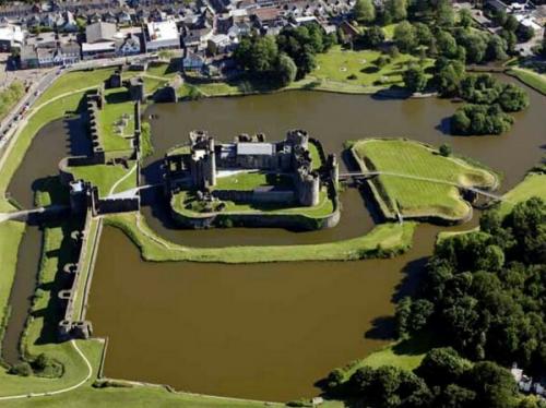 Самый удивительный замок в Великобритании - замок кайрфилли. 02 Самый удивительный замок в Великобритании - замок кайрфилли. 02