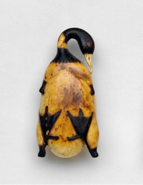 Миниатюрный древнеегипетский косметический сосуд в виде утки.  