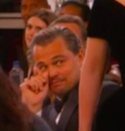 Леди гага толкнула дикаприо, когда шла получать награду, и его реакция бесценна. 03