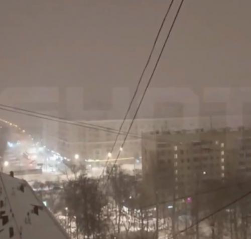 Мощнейший циклон обрушился на Москву - в столице сильный ветер с метелью, пробки и аварии на дорогах.

