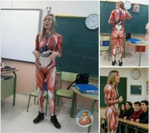 Учительница анатомии заявила, что придет в купальнике на урок, и ученики не смогут отвести от неё взгляд - так и случилось. 
