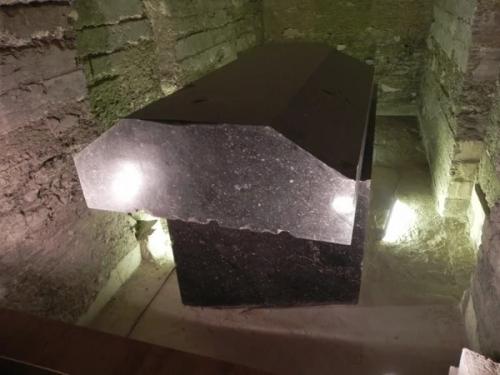 Черные гранитные саркофаги из Египта, вход к которым был запрещен до 2012 года. 09 Черные гранитные саркофаги из Египта, вход к которым был запрещен до 2012 года. 09