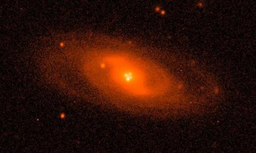 Крест эйнштейна под гравитационными микролинзами.