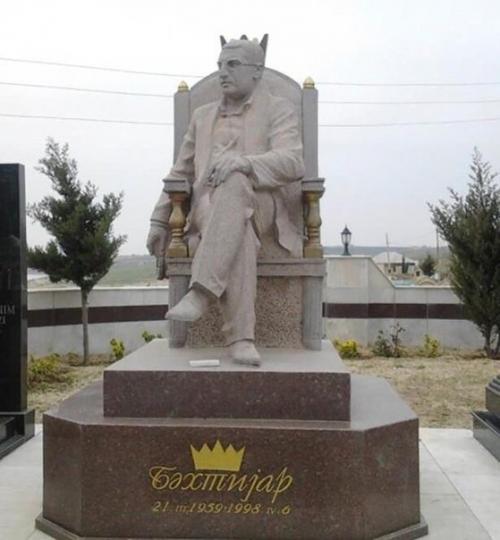 Здесь лежит уважаемый пацан: могилы криминальных авторитетов из 90 х. 05