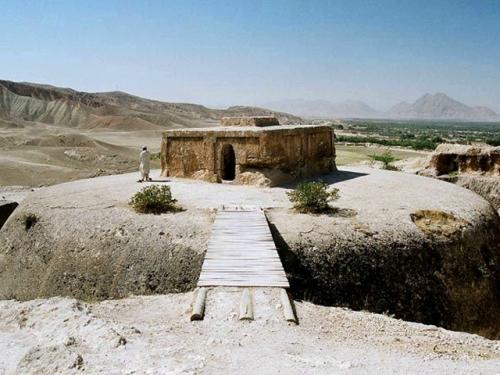 Ступа тахт - э Рустам. 03