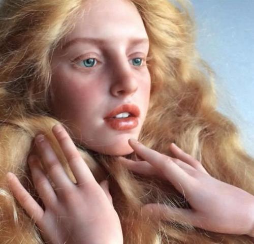 Российский художник создает поразительно реалистичных кукол.