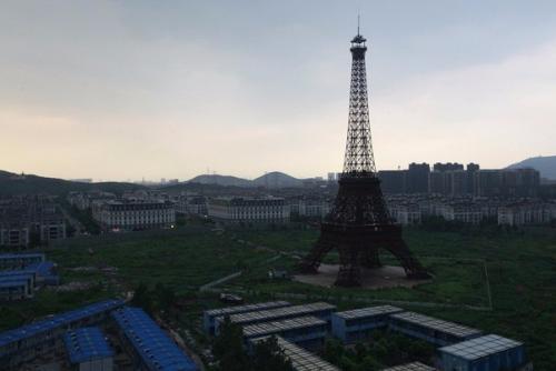 Китайский Париж.  В Китае копируют не только автомобили и мобильные телефоны, но и, по всей видимости, целые города.