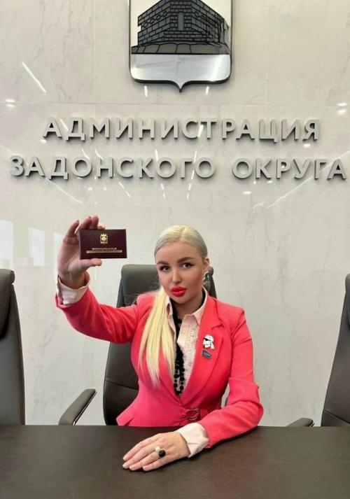 Липецкую представительницу лдпр захейтили за хвастовство и эротические фотографии.

