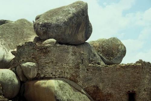 Большое зимбабве - заброшенная цитадель карликов. 04