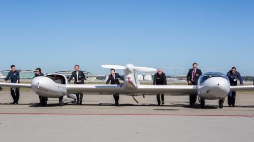 Самолет на водородных топливных элементах первый полет совершил.