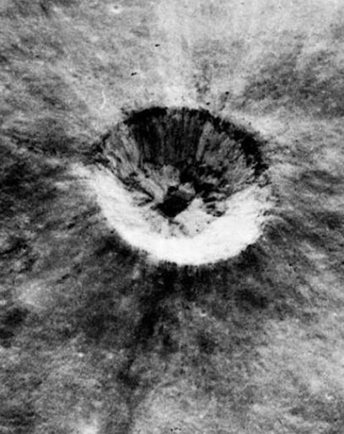 В лунном кратере обнаружили шахту инопланетян. 01 В лунном кратере обнаружили шахту инопланетян. 01