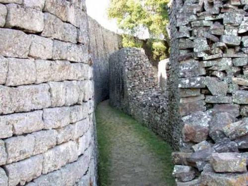 Большое зимбабве - заброшенная цитадель карликов. 05