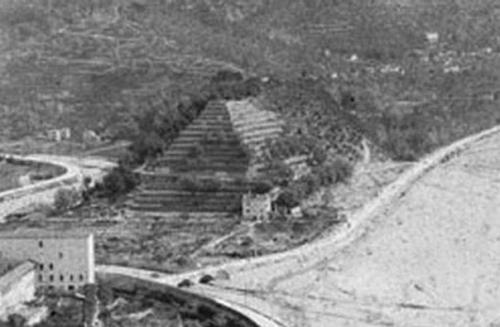 Древние пирамиды.  Франции. 02