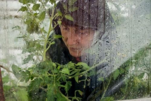 Дочка сняла обычную жизнь своих родителей в русской глубинке - ее снимки напечатали в National Geographic. 05