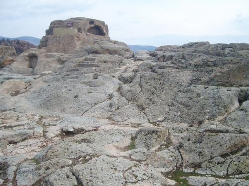 Святилище Татул.  Этот комплекс представляет собой один из самых величественных мегалитических памятников на болгарской земле. 08