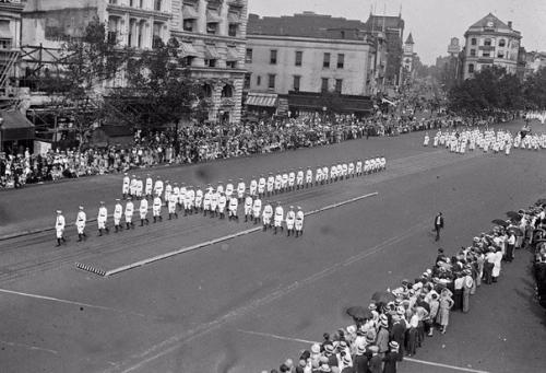 В 1867 году ку-клукс-клан участвовал в выборах в Теннесси.