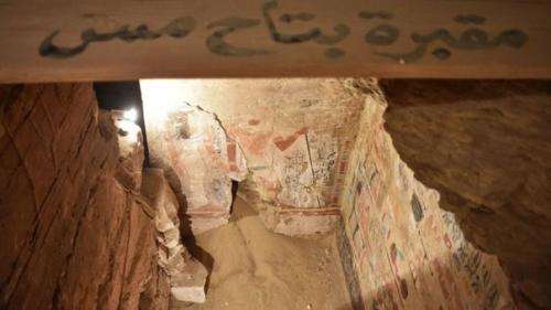 B Eгипте найдено уникальное захоронение 59 прекрасно сохранившихся мумий. 04