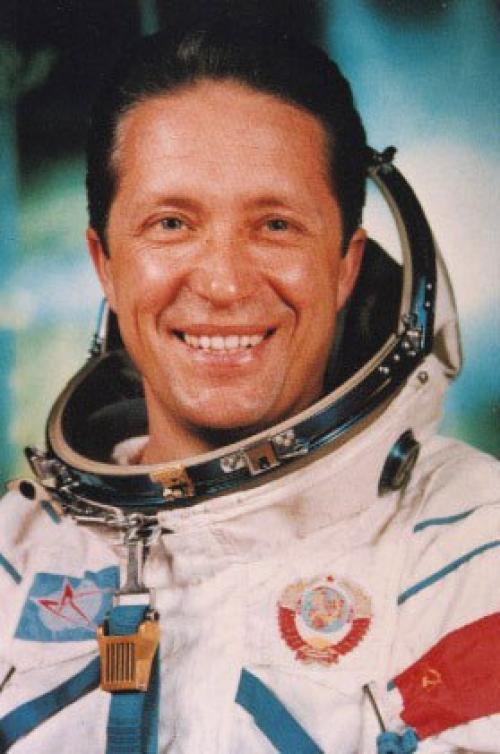 Три странных происшествия с космонавтом Аксеновым. Три странных происшествия с космонавтом Аксеновым.