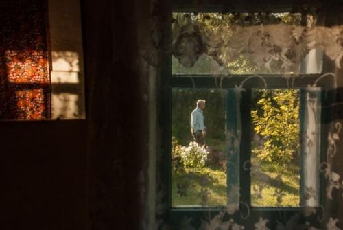 Дочка сняла обычную жизнь своих родителей в русской глубинке - ее снимки напечатали в National Geographic. 02