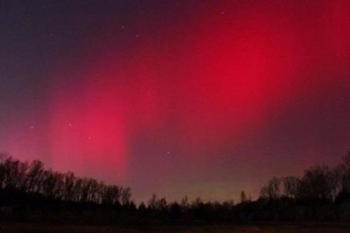 Помимо всем привычного северного сияния зеленоватых оттенков, существует сияние, именуемое красная Аврора. 05