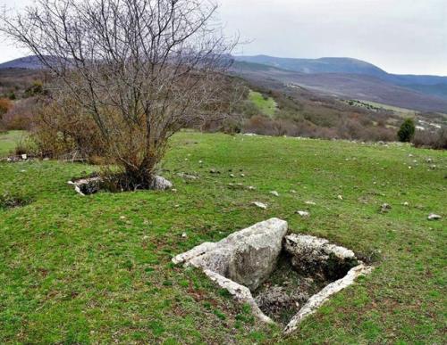 Таврские ящики: загадочные Крымские Дольмены. 03