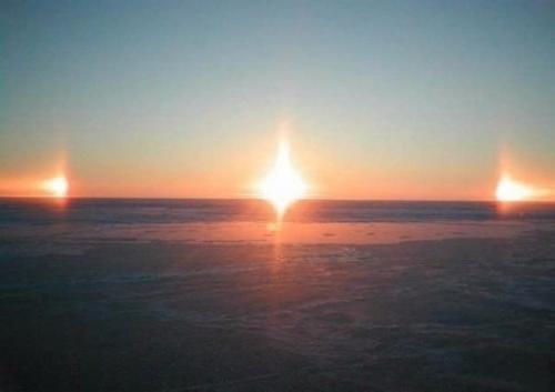 Почему в небе над Китаем засияло сразу три солнца?