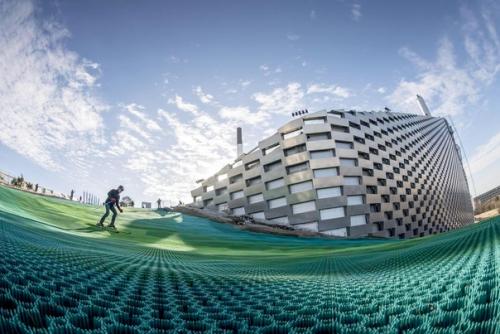 Так выглядит мусороперерабатывающий завод в Копенгагене. 01