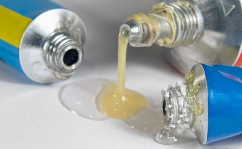 Знаете ли вы, что суперклей был изобретен случайно?