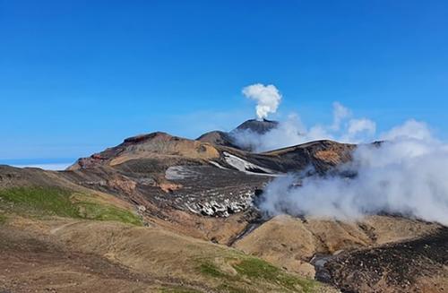 На курилах одновременно извергались три вулкана. 01