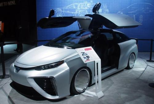 Водородный автомобиль Toyota Mirai в стиле Назад в будущее. 02 Водородный автомобиль Toyota Mirai в стиле Назад в будущее. 02
