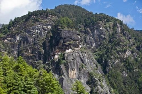 Гнездо Тигрицы в Бутане, закрытой счастливой стране. 01 Гнездо Тигрицы в Бутане, закрытой счастливой стране. 01