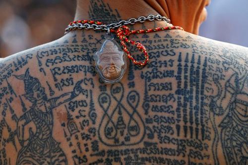 Во власти магических татуировок.