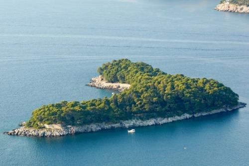 Жуткие истории необитаемых островов. 01