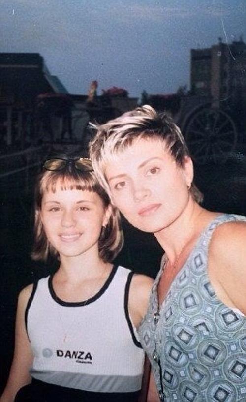 Одноногая певица Виктория Модеста и её эпатажный клип на песню Prototype. 02