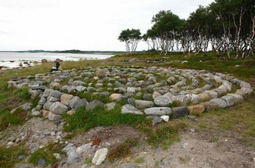 Таинственный подземный народ следы оставляет. 
