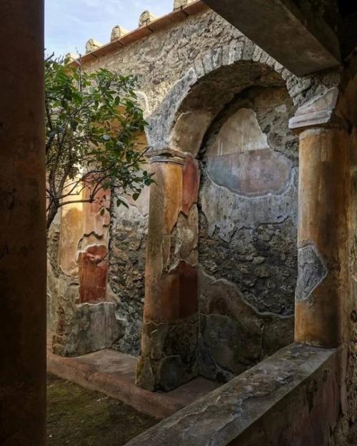 Помпеи.  Дом арок. 01