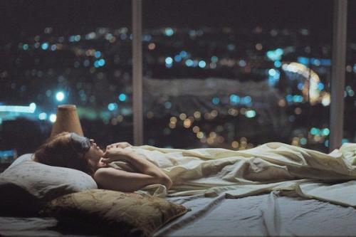 Необязательно спать много - достаточно поверить в то, что вы выспались.

