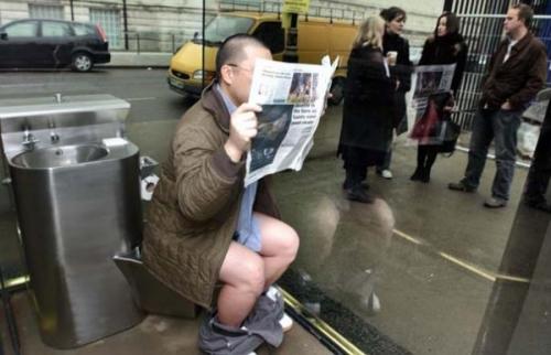 Интересный факт!  Дизайнер зеркального туалета Моника бонвичини, родом из Венеции, назвала свое творение Не Теряй ни Секунды. 02