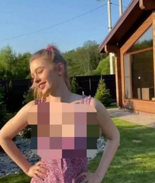 Актриса из популярного сериала Сашатаня Анастасия Уколова сейчас активно обсуждается в сети. 01