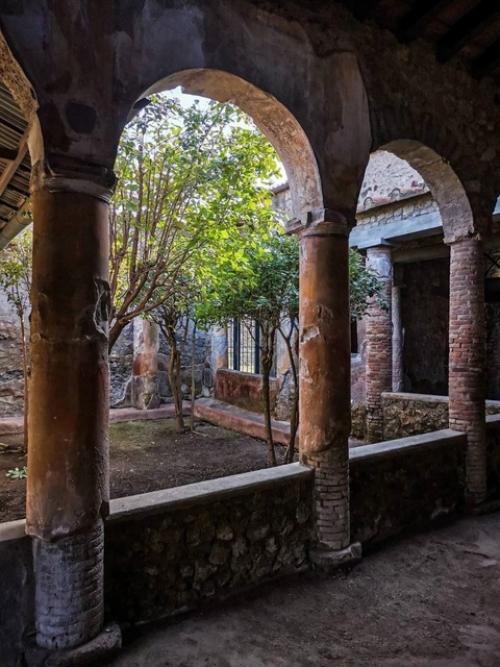 Помпеи.  Дом арок. 05