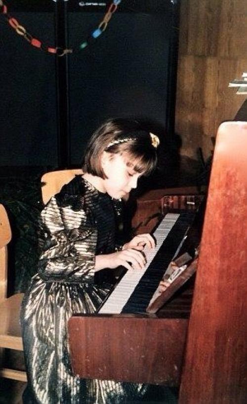 Одноногая певица Виктория Модеста и её эпатажный клип на песню Prototype. 01