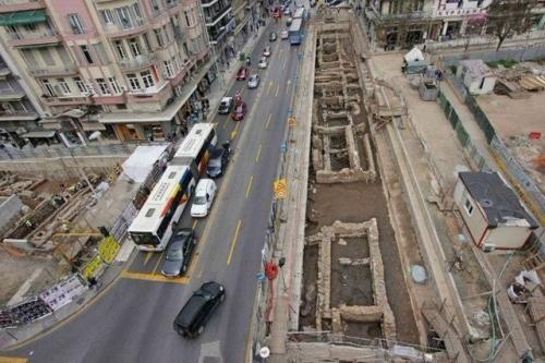 В греческом городе Салоники при строительстве метро древний город обнаружили. 02