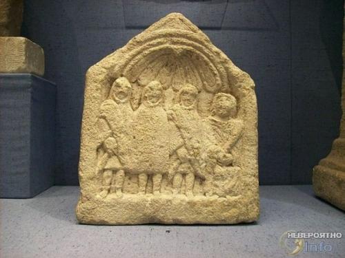 Тайна фигур в капюшонах. 01