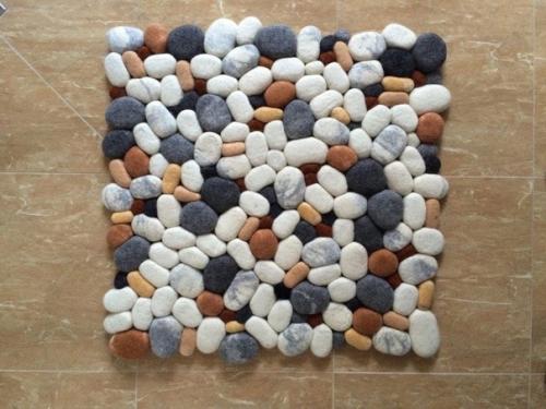 Этот каменный ковер на самом деле плюшевый и мягкий. 05