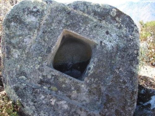 Каха - руми.  Загадочные Каменные Ящики в горах перу. 03