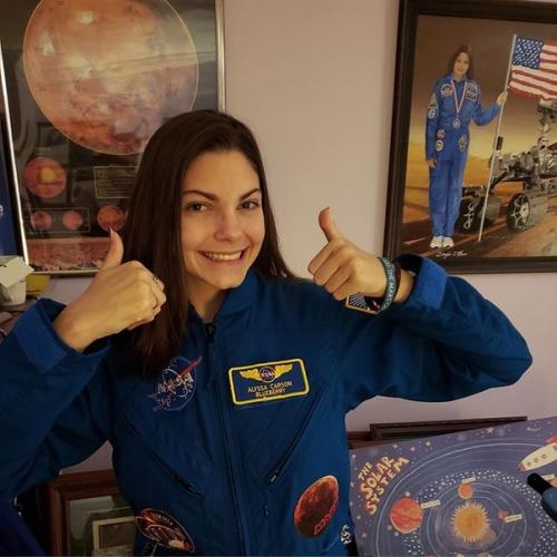 Возможно так выглядит первый человек который полетит на Марс. 01