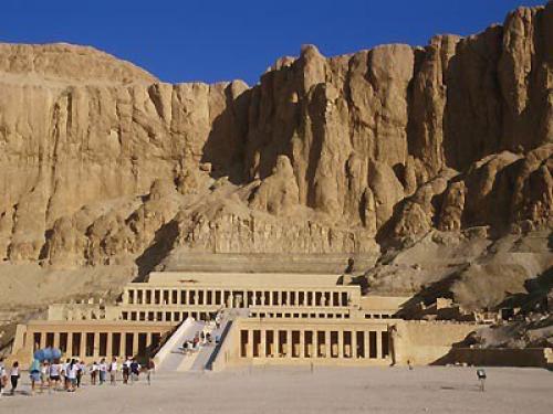 Луксор.  Храм царицы хатшепсут в Египте. 02