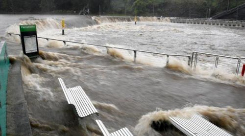 В прошлом году был пожар, в этом - ливни. 04